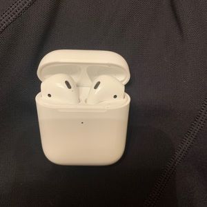 Apple Air Pods with wireless charging case